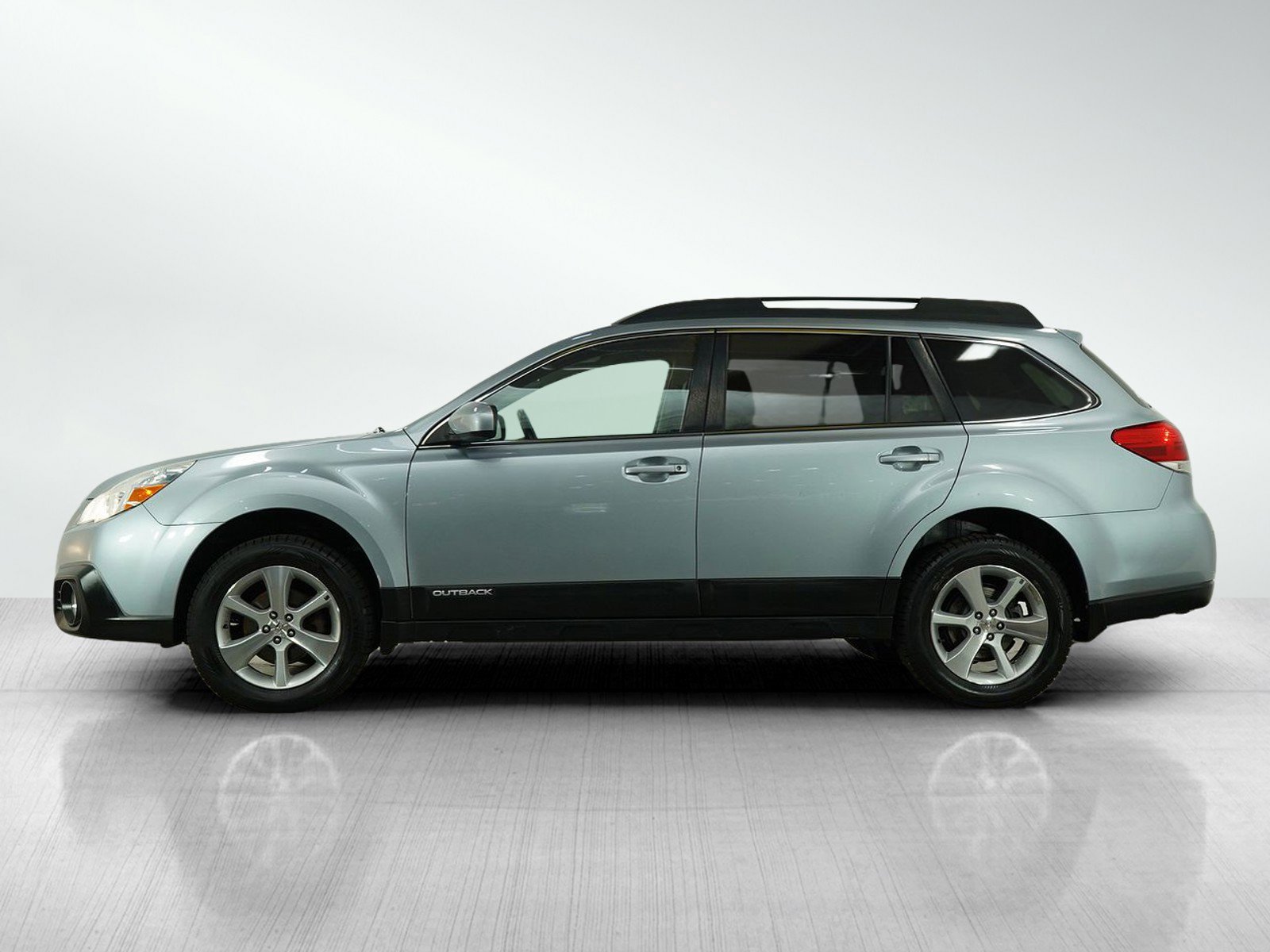Used 2013 Subaru Outback Limited with VIN 4S4BRCKC1D3321696 for sale in Bloomington, Minnesota