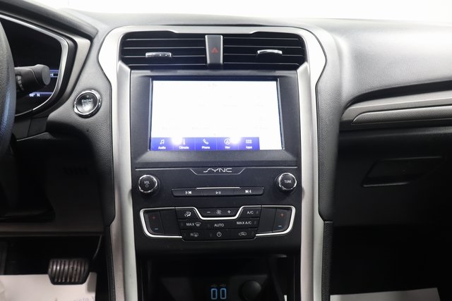 2020 Ford Fusion SE photo 21
