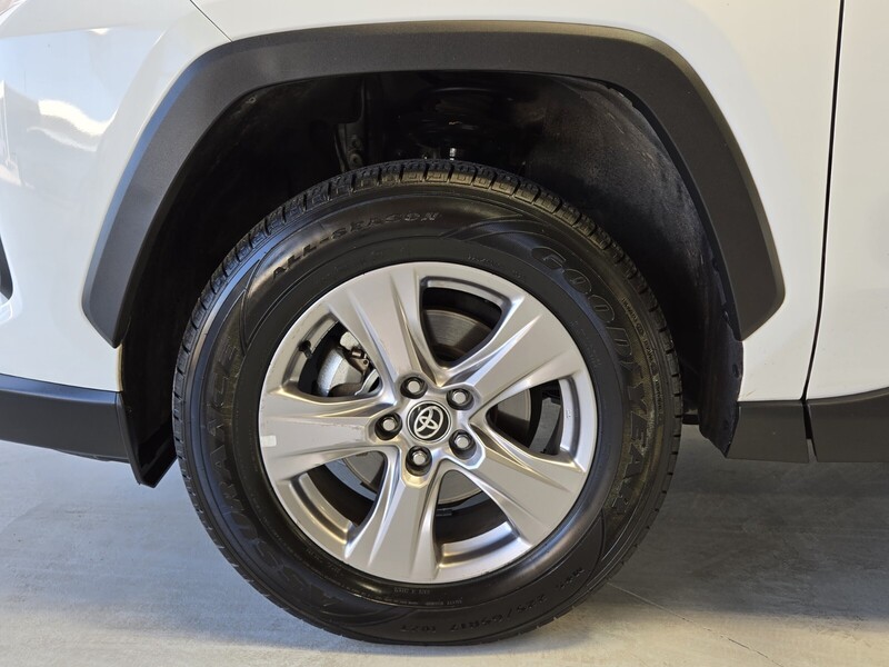 2023 Toyota RAV4 XLE photo 21