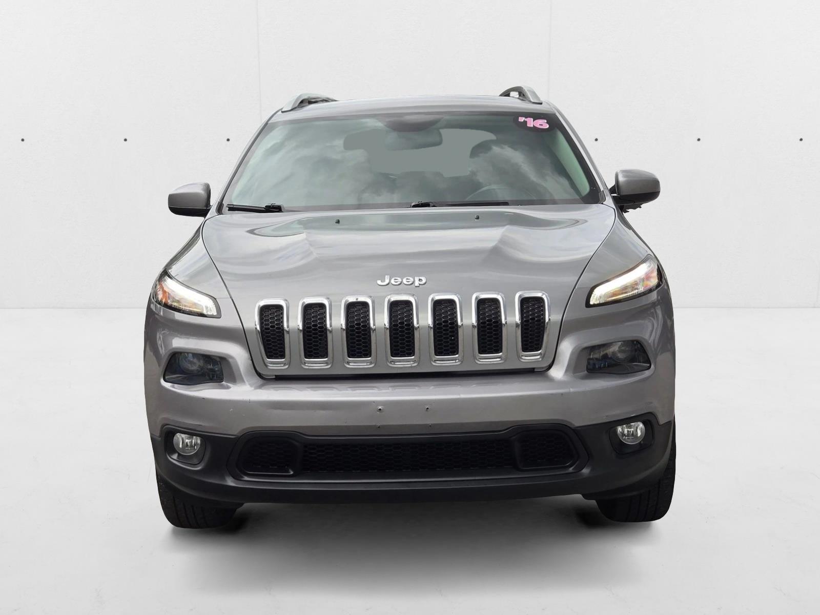2016 Jeep Cherokee Latitude photo 2