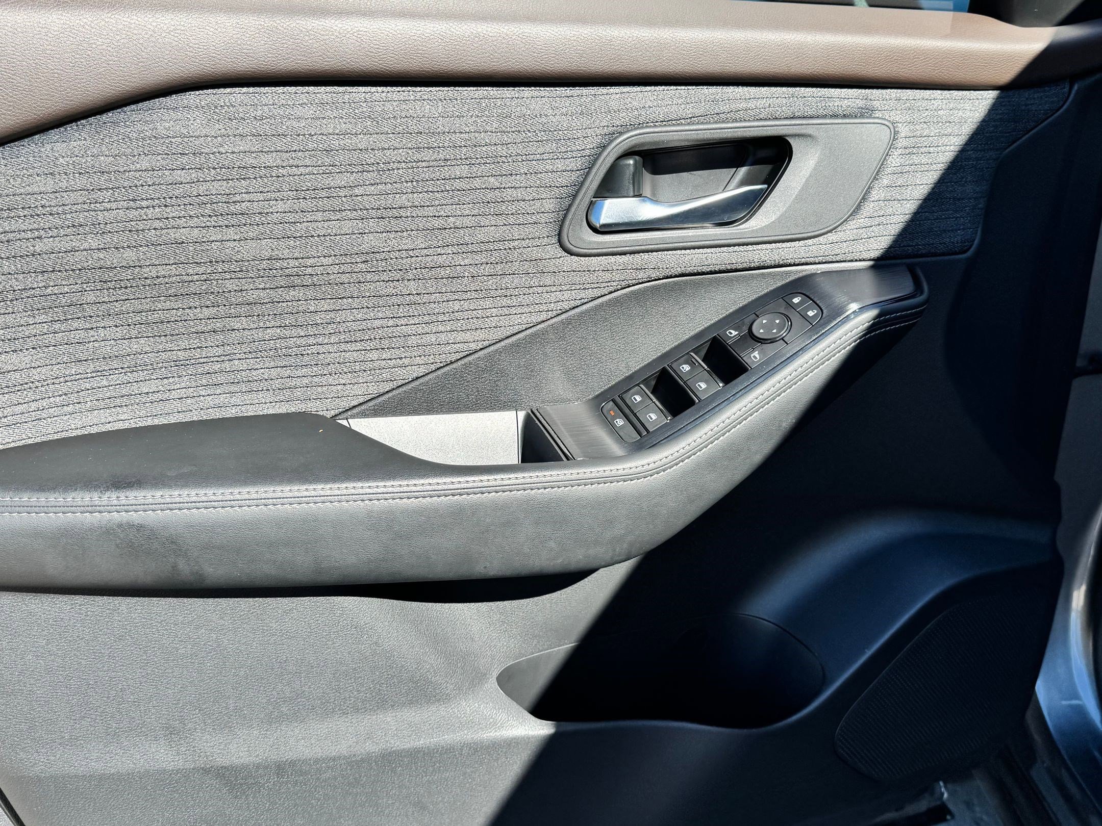 2023 Nissan Rogue SV photo 9