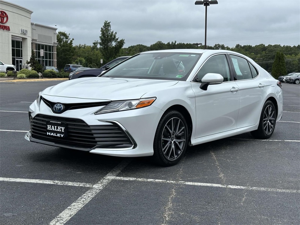 2022 Toyota Camry Hybrid XLE photo 22