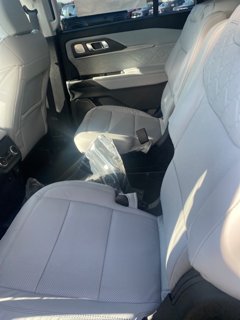 2025 Ford Explorer Platinum photo 35
