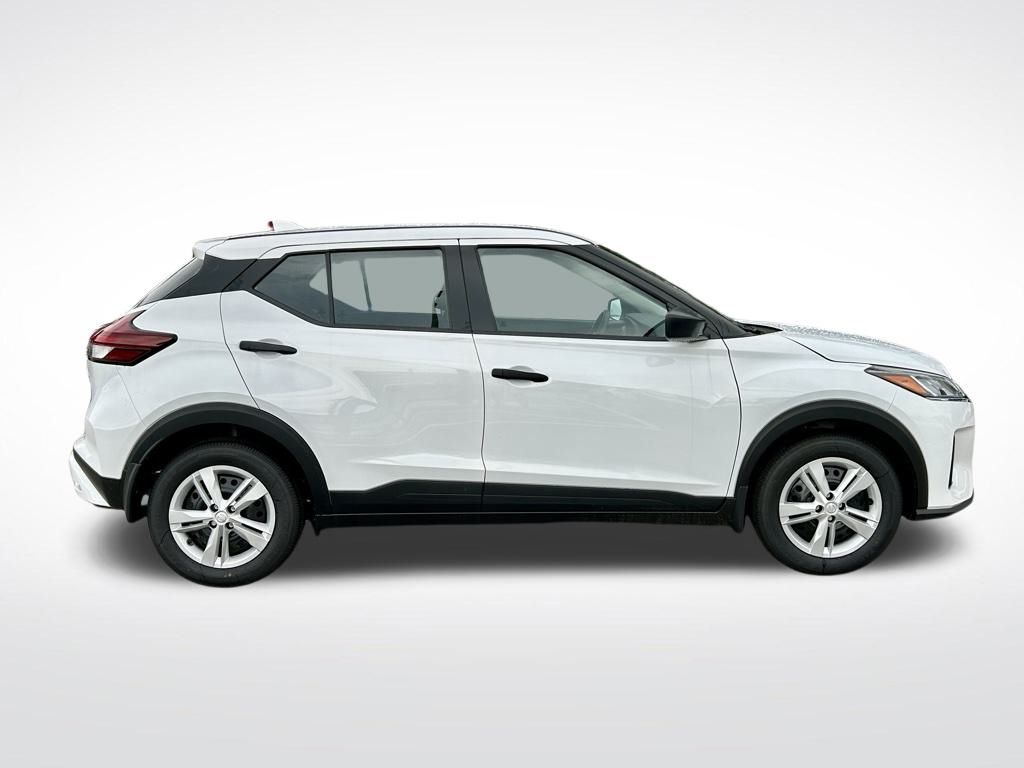 2024 Nissan Kicks S photo 8