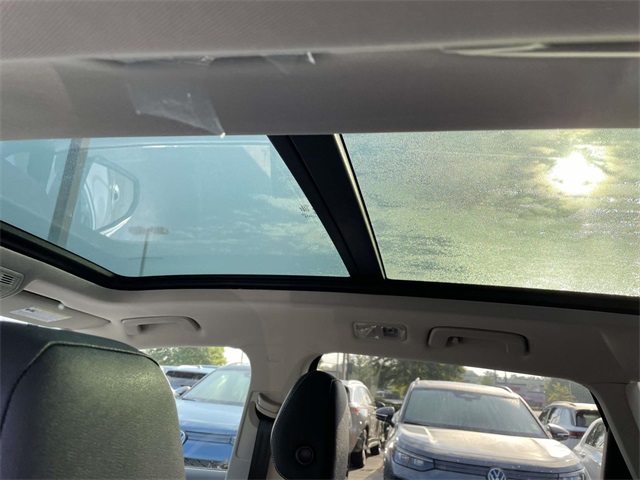 2025 Volkswagen Taos SE photo 13