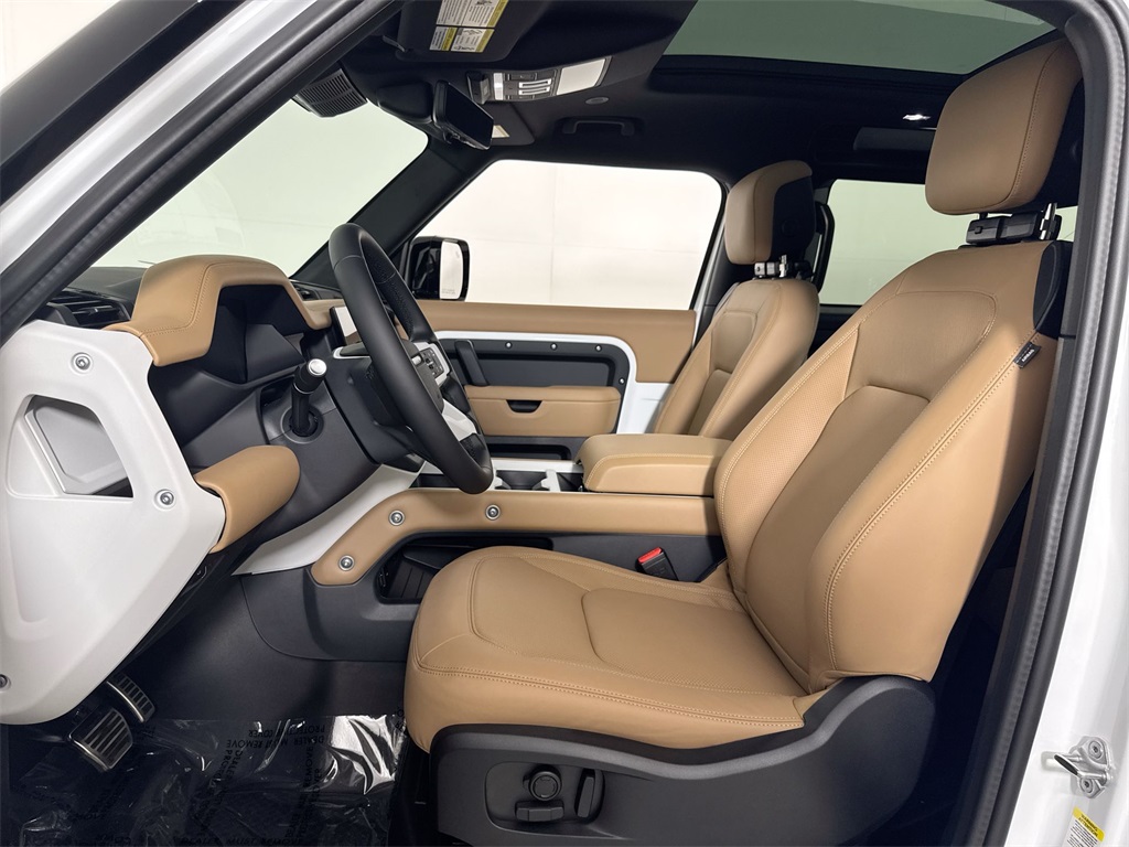 2025 Land Rover Defender 90 X-Dynamic SE photo 10