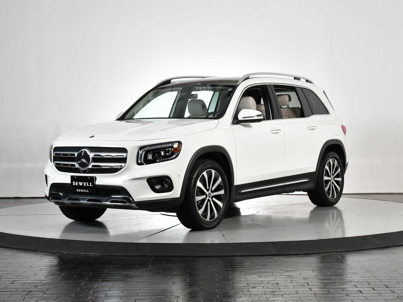 2022 Mercedes-Benz GLB's photo