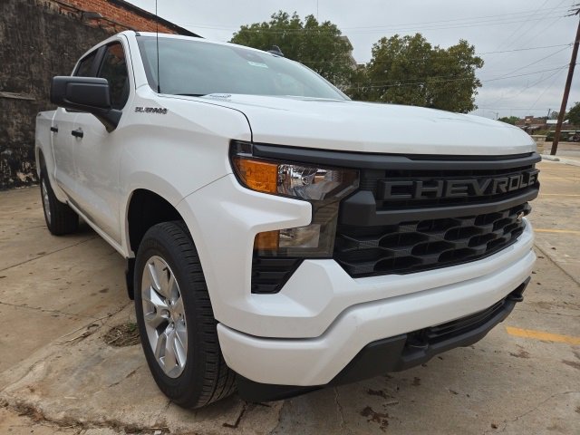 2026 Chevrolet Silverado 1500 Custom photo 3