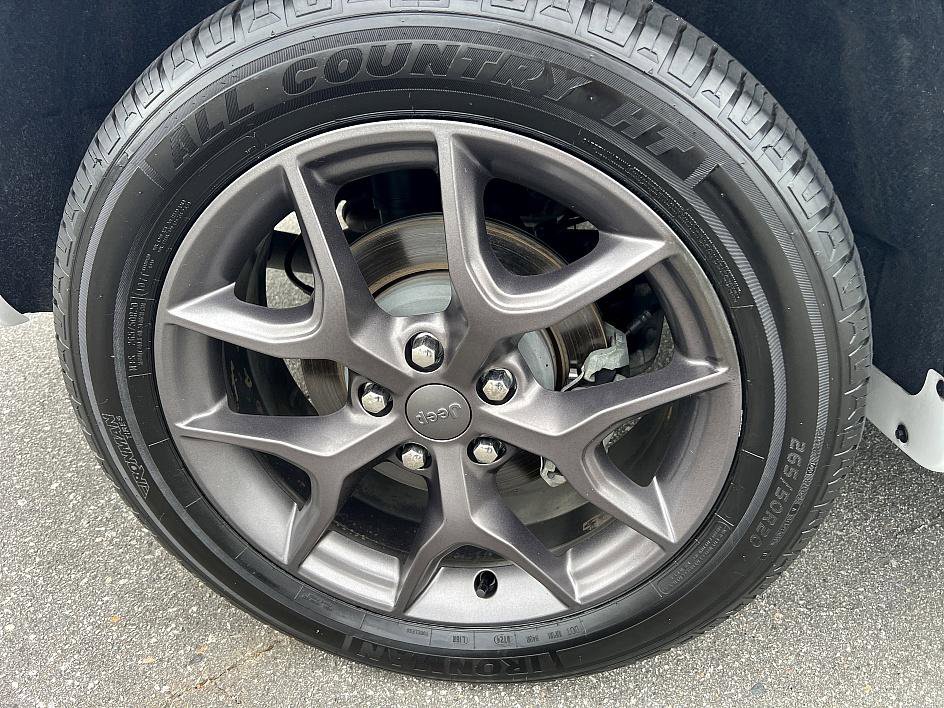 2021 Jeep Grand Cherokee Anniversary Edition photo 10