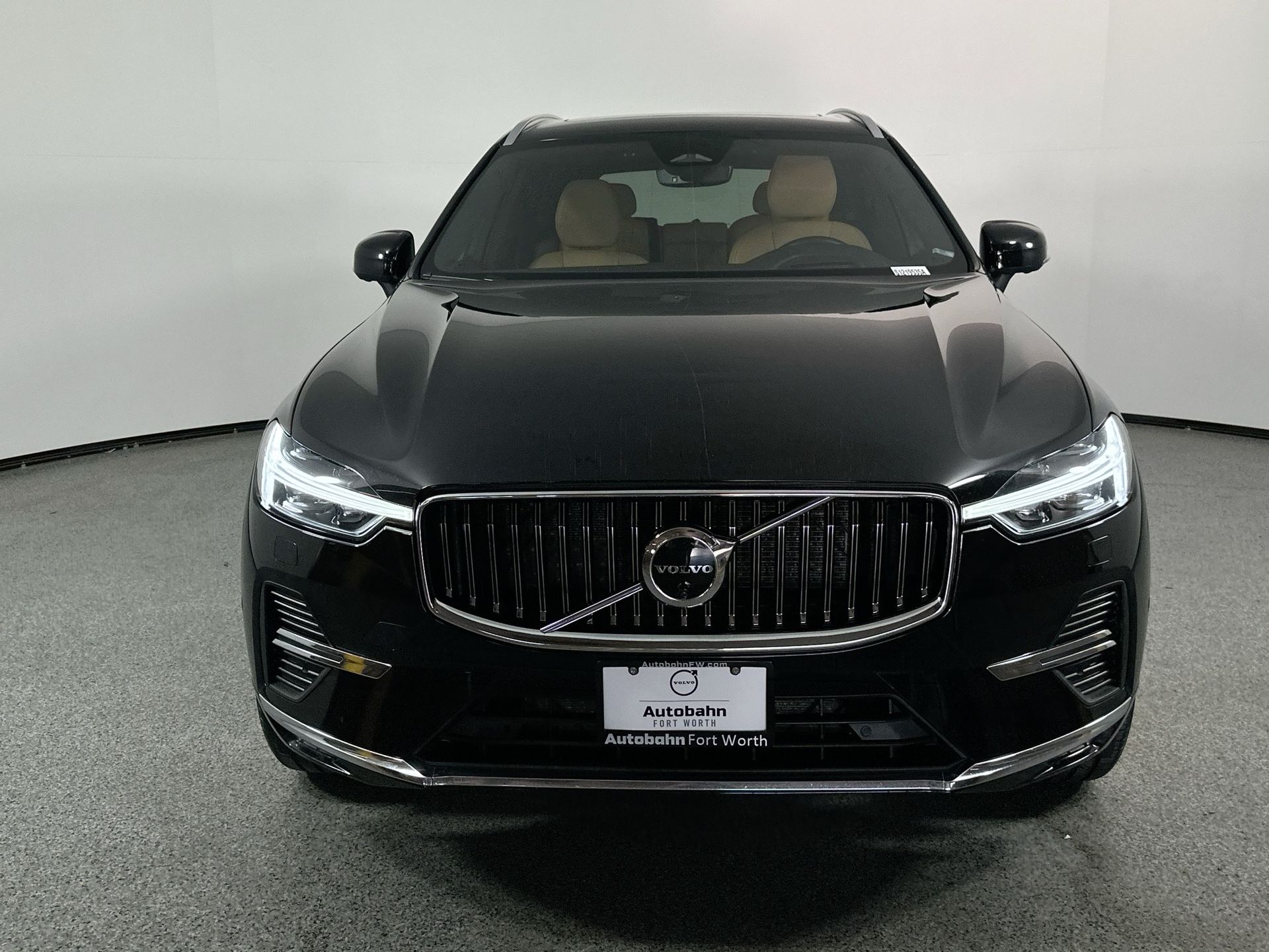 2023 Volvo XC60 B5 Ultimate photo 2