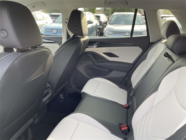 2025 Volkswagen Tiguan SE photo 11