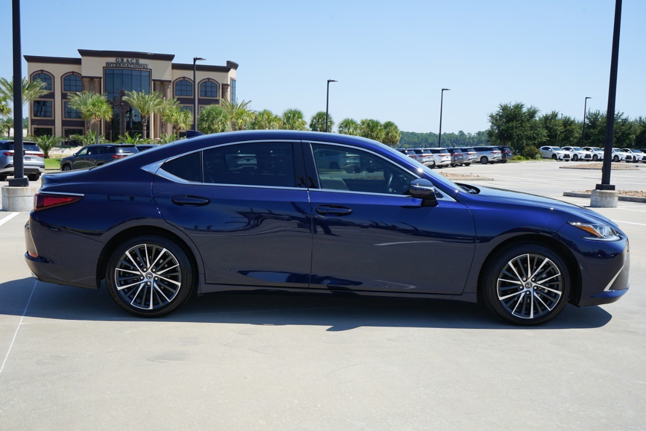2025 Lexus ES 350 photo 5