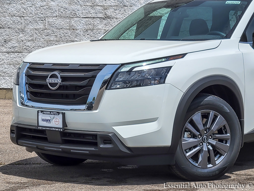 2025 Nissan Pathfinder S photo 2