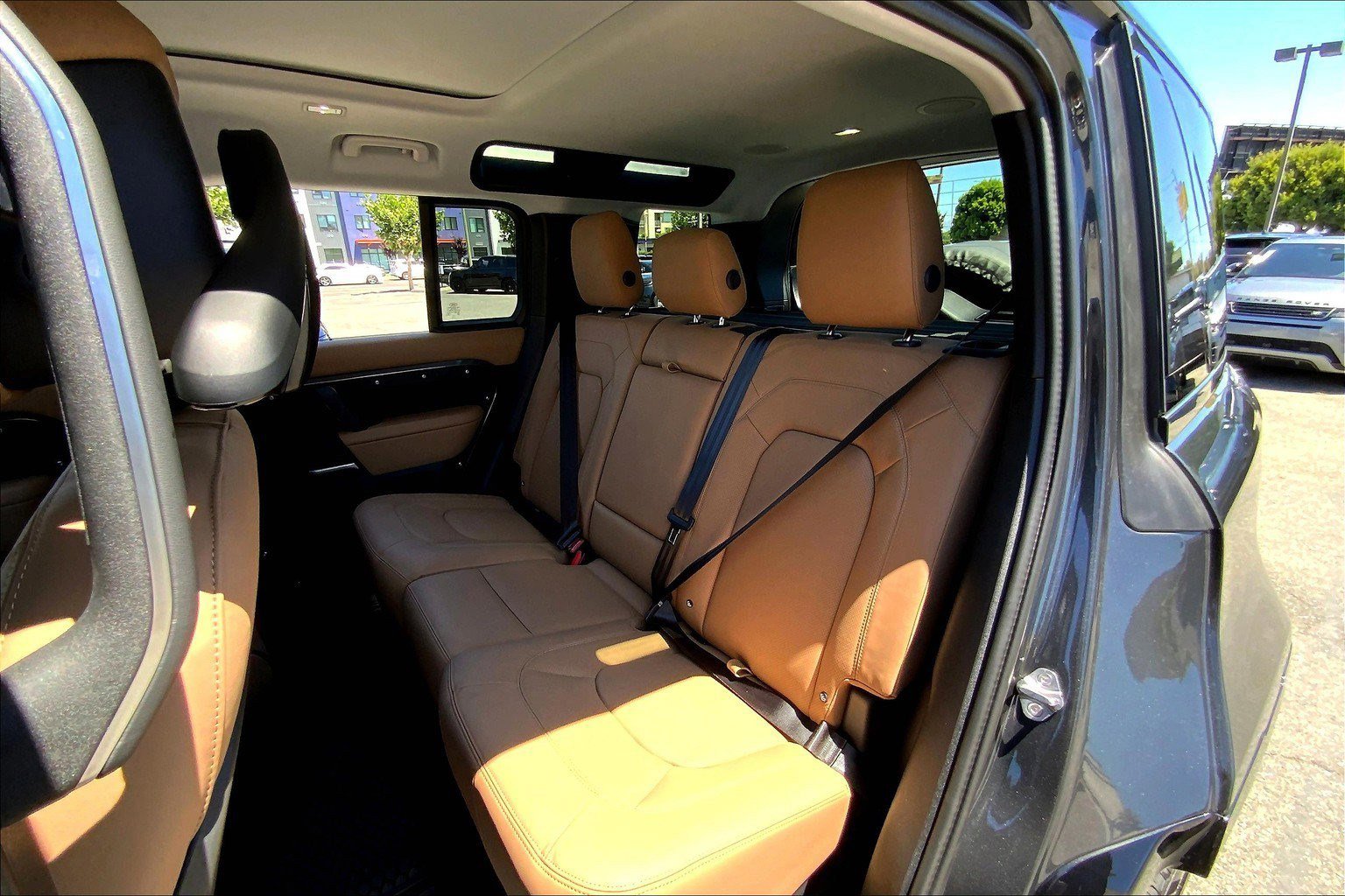 2025 Land Rover Defender 110 X-Dynamic SE photo 10