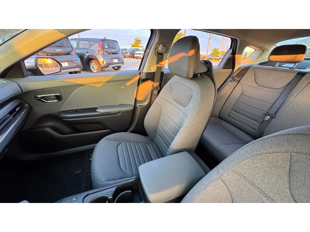 2025 Kia K4 EX photo 8