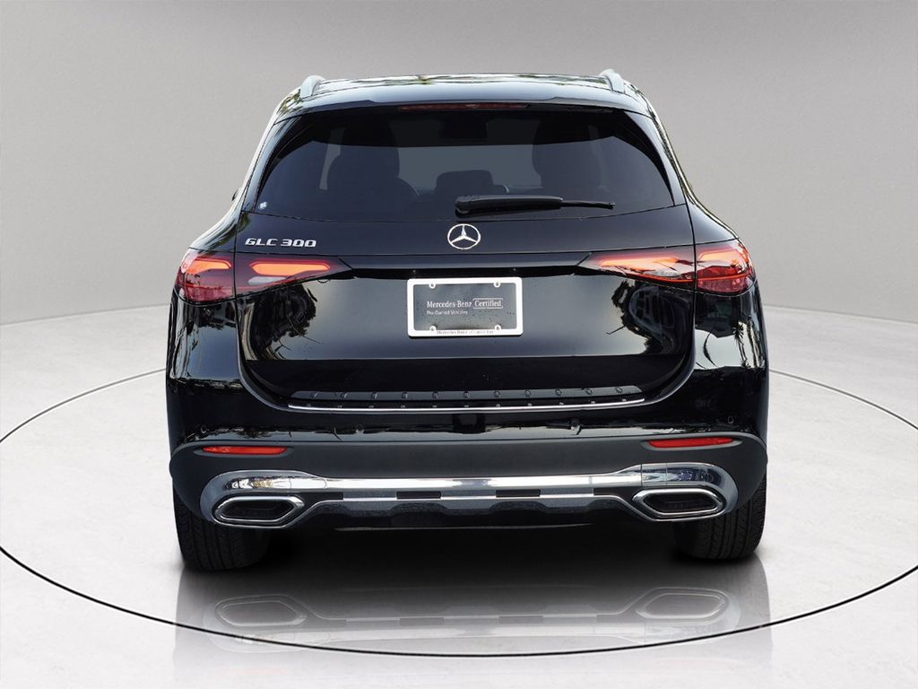 2025 Mercedes Benz GLC 300 photo 5