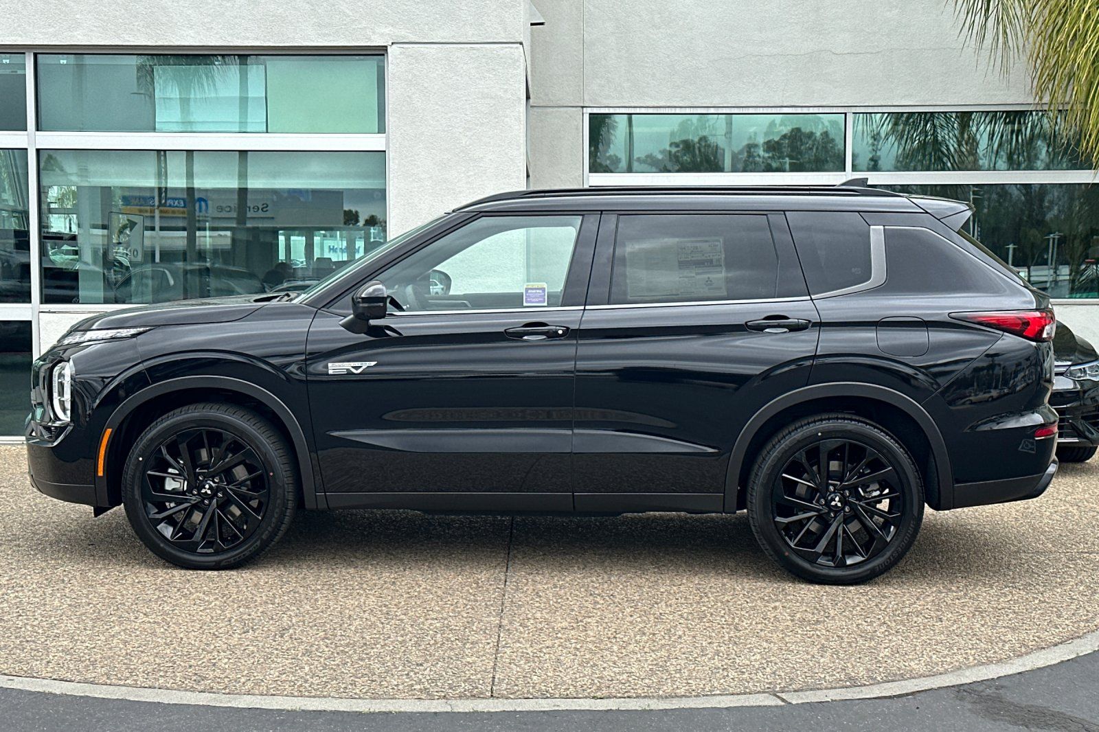2025 Mitsubishi Outlander PHEV SEL photo 7