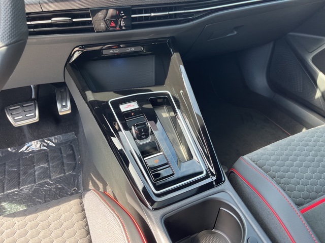2025 Volkswagen Golf GTI SE photo 21