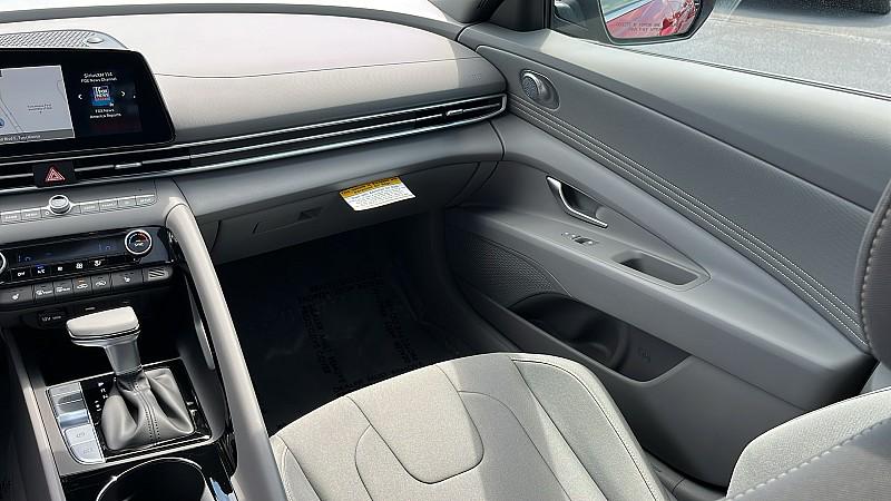 2025 Hyundai Elantra SEL Convenience photo 52