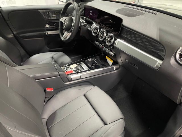2025 Mercedes Benz GLB 250 4MATIC photo 9