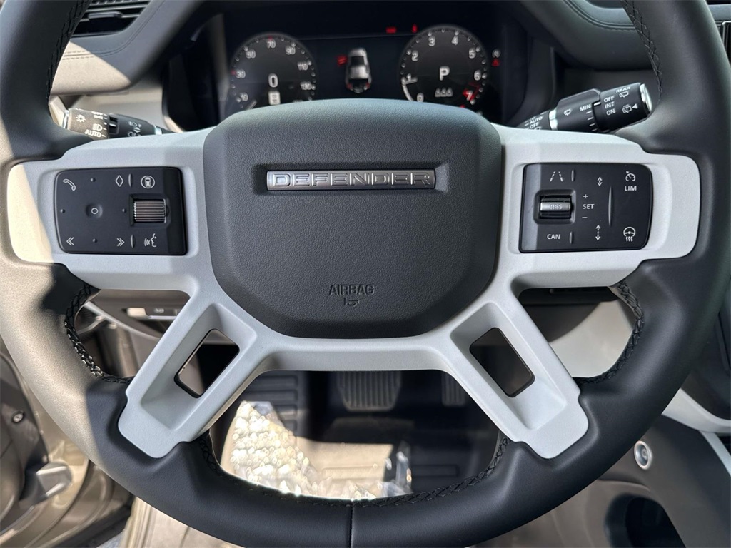 2025 Land Rover Defender 110 S photo 7