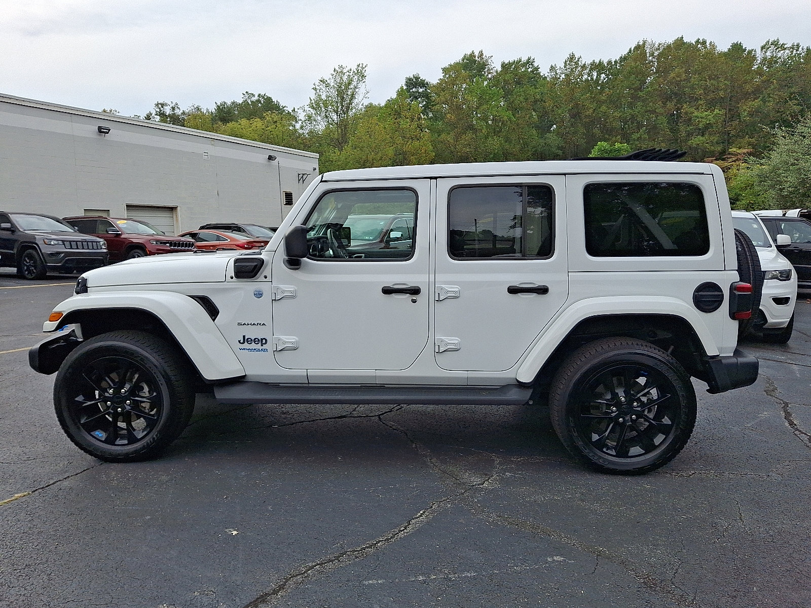 2022 Jeep Wrangler 4xe Unlimited Sahara photo 4