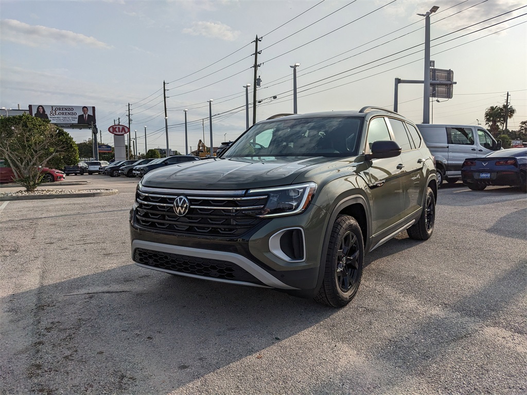 2025 Volkswagen Atlas Peak Edition SE photo 3