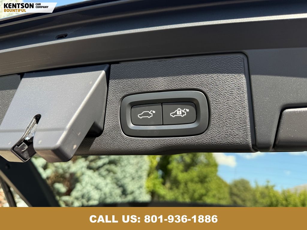 2025 Volvo XC60 B5 Plus photo 33