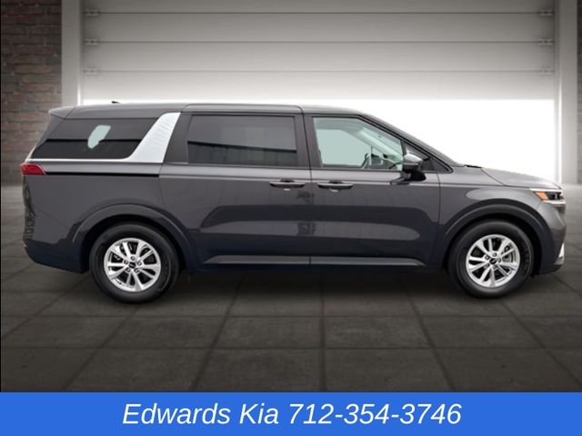 2024 Kia Carnival LX photo 2