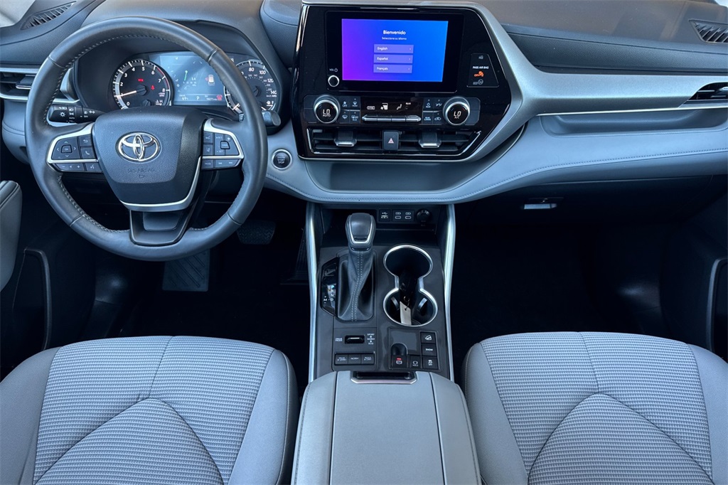 2024 Toyota Highlander LE photo 16