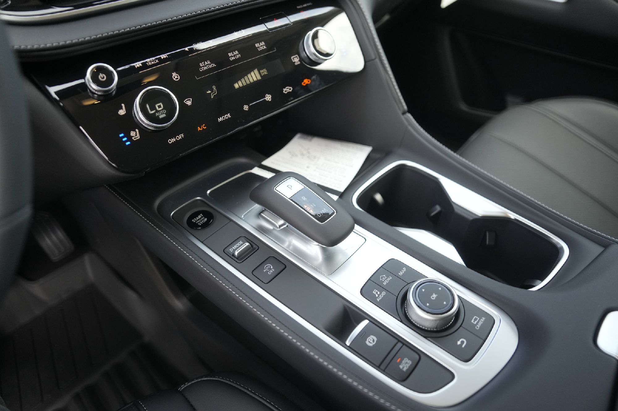 2026 Infiniti QX60 Luxe photo 10