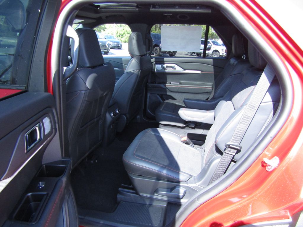 2025 Ford Explorer ST photo 26