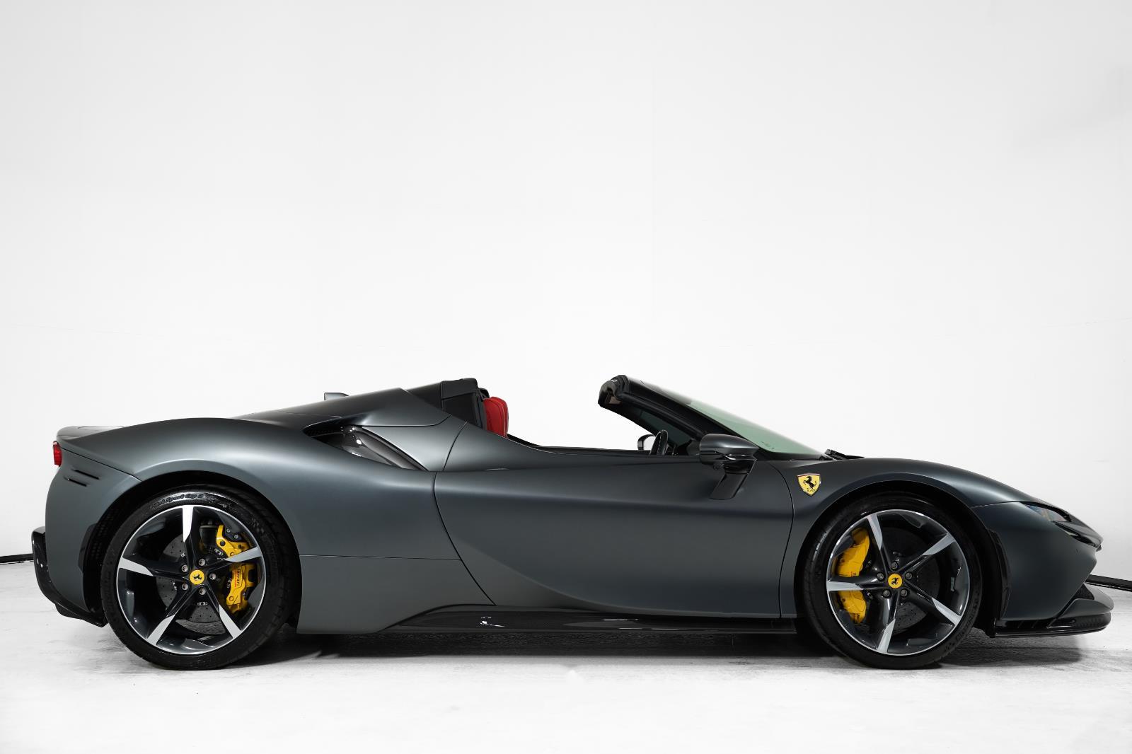2022 Ferrari SF90 Spider photo 3