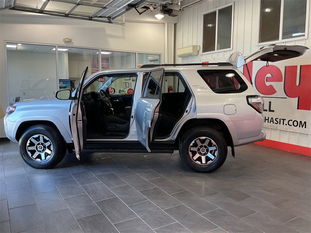 2024 Toyota 4Runner TRD 4WD photo 9