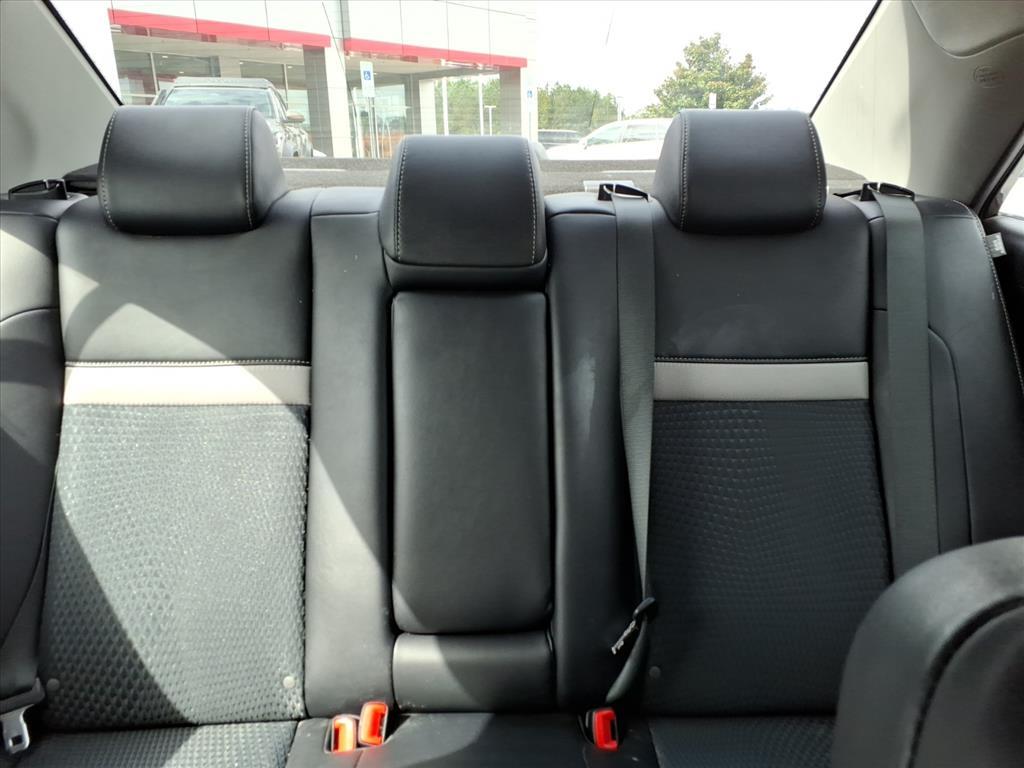 2014 Toyota Camry SE photo 17