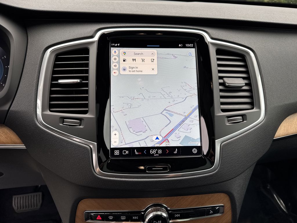 2025 Volvo XC90 Core photo 24