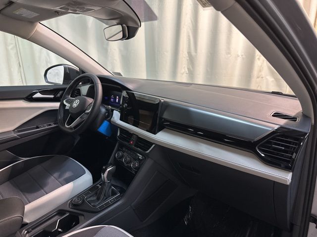 2025 Volkswagen Taos S photo 31