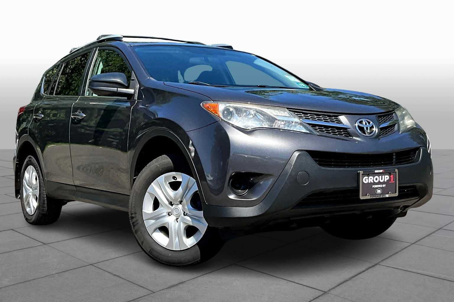 2015 Toyota RAV4 LE photo 2
