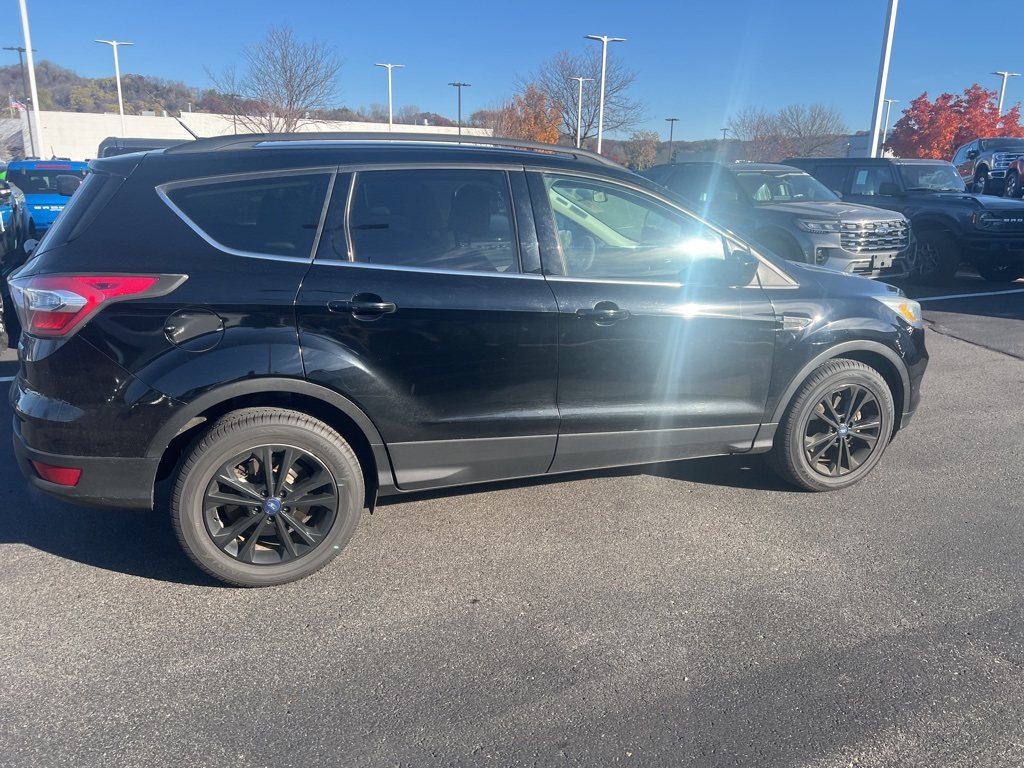 2017 Ford Escape SE photo 2