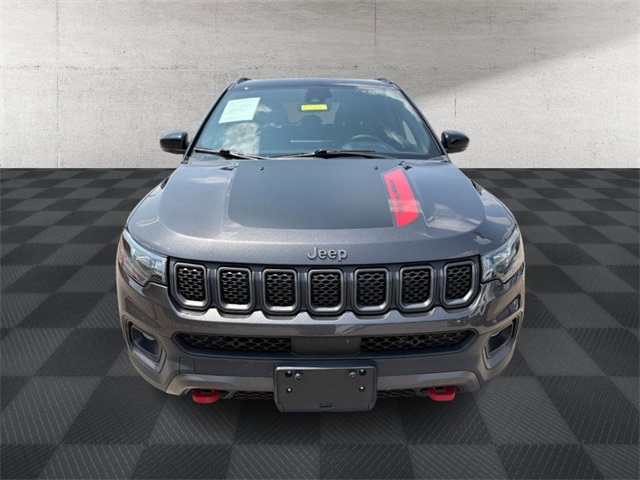 2024 Jeep Compass Trailhawk photo 2