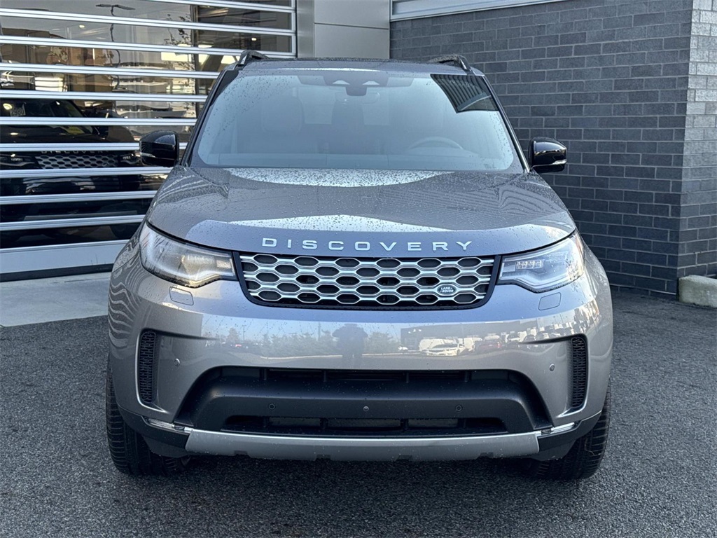 2025 Land Rover Discovery S photo 2
