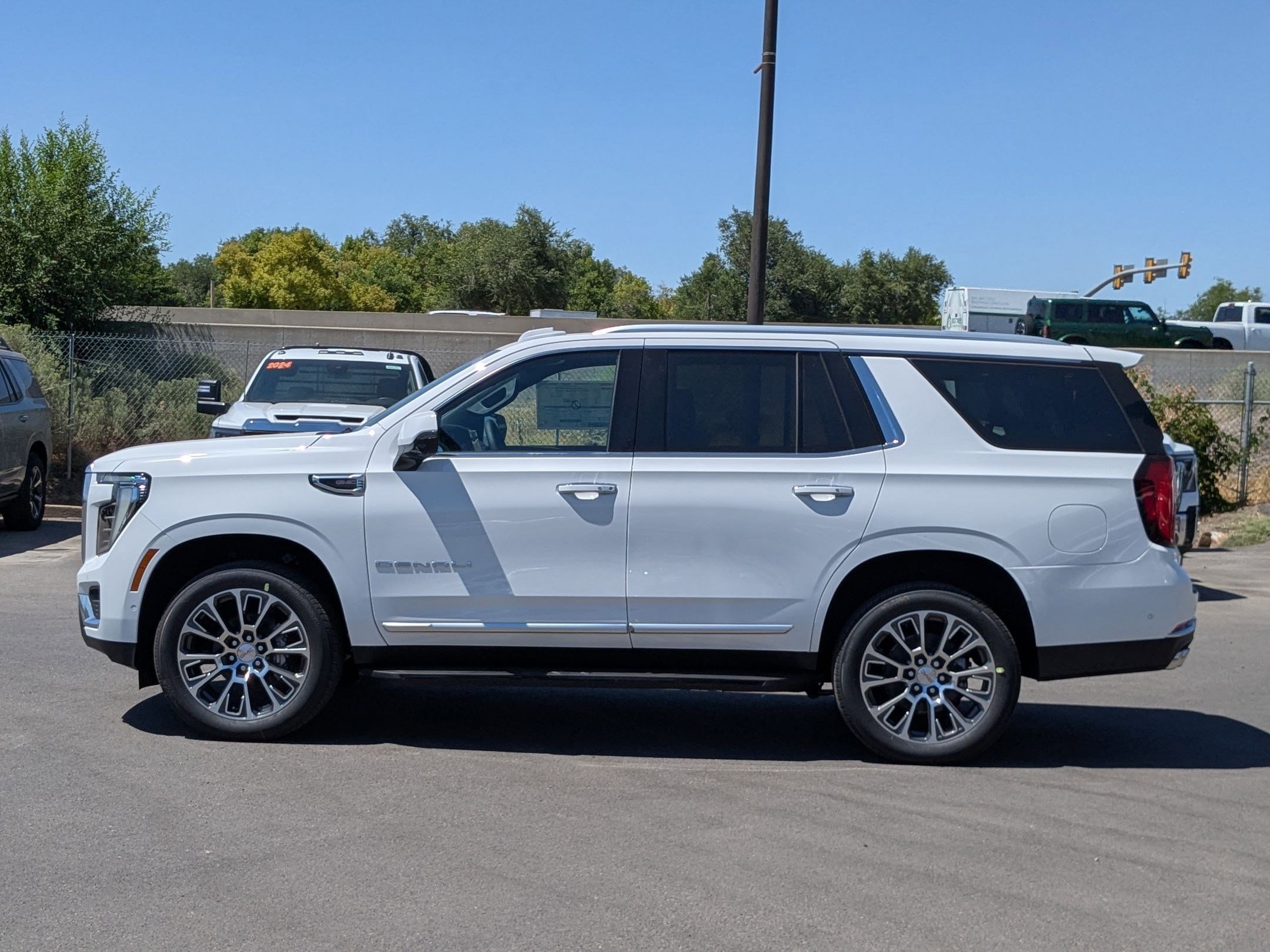2025 Gmc Yukon Denali photo 2