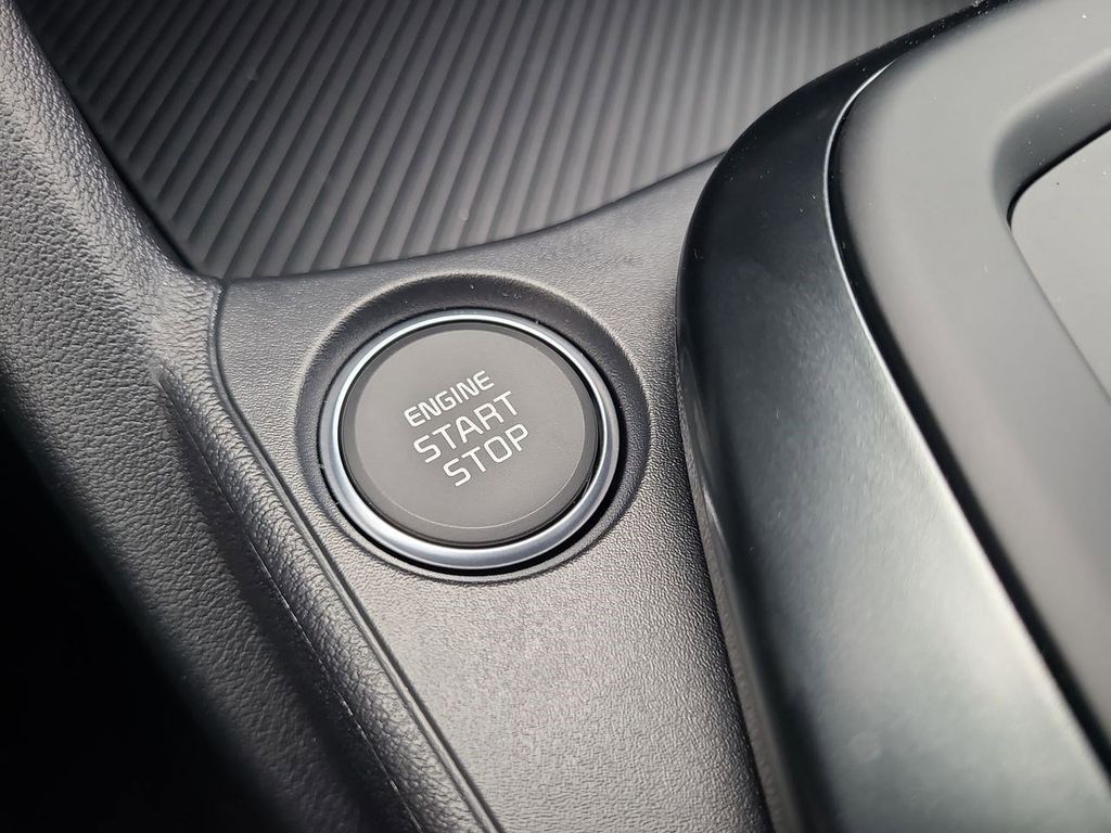 2025 Kia K4 LXS photo 29