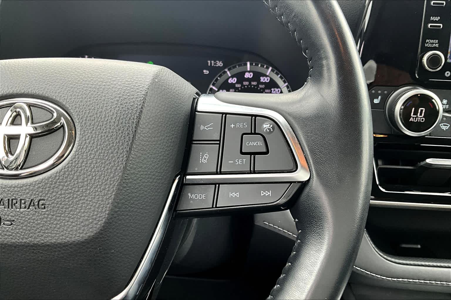 2020 Toyota Highlander Hybrid XLE photo 24
