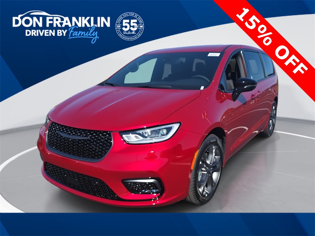 2026 Chrysler Pacifica Select's photo