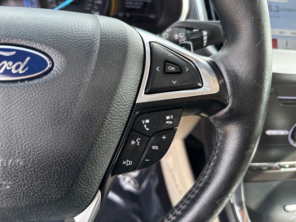 2016 Ford Edge Titanium photo 11