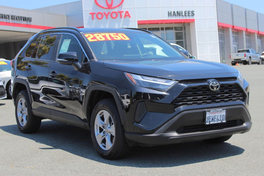 2023 Toyota RAV4 XLE photo 4