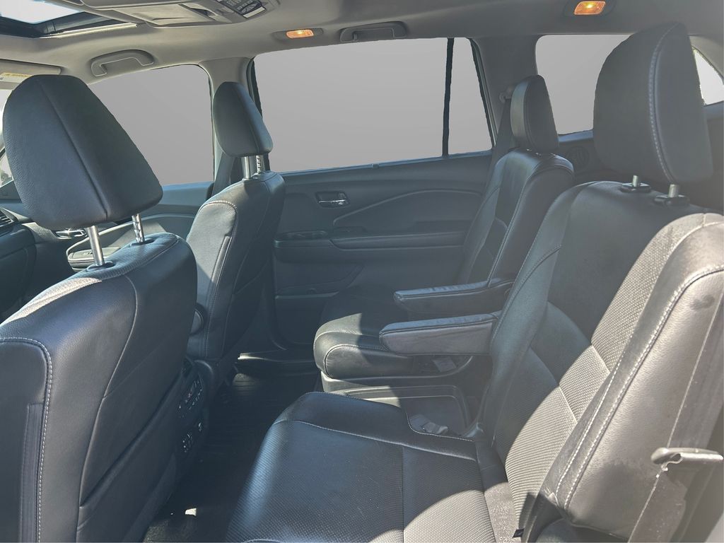 2017 Honda Pilot Elite photo 9