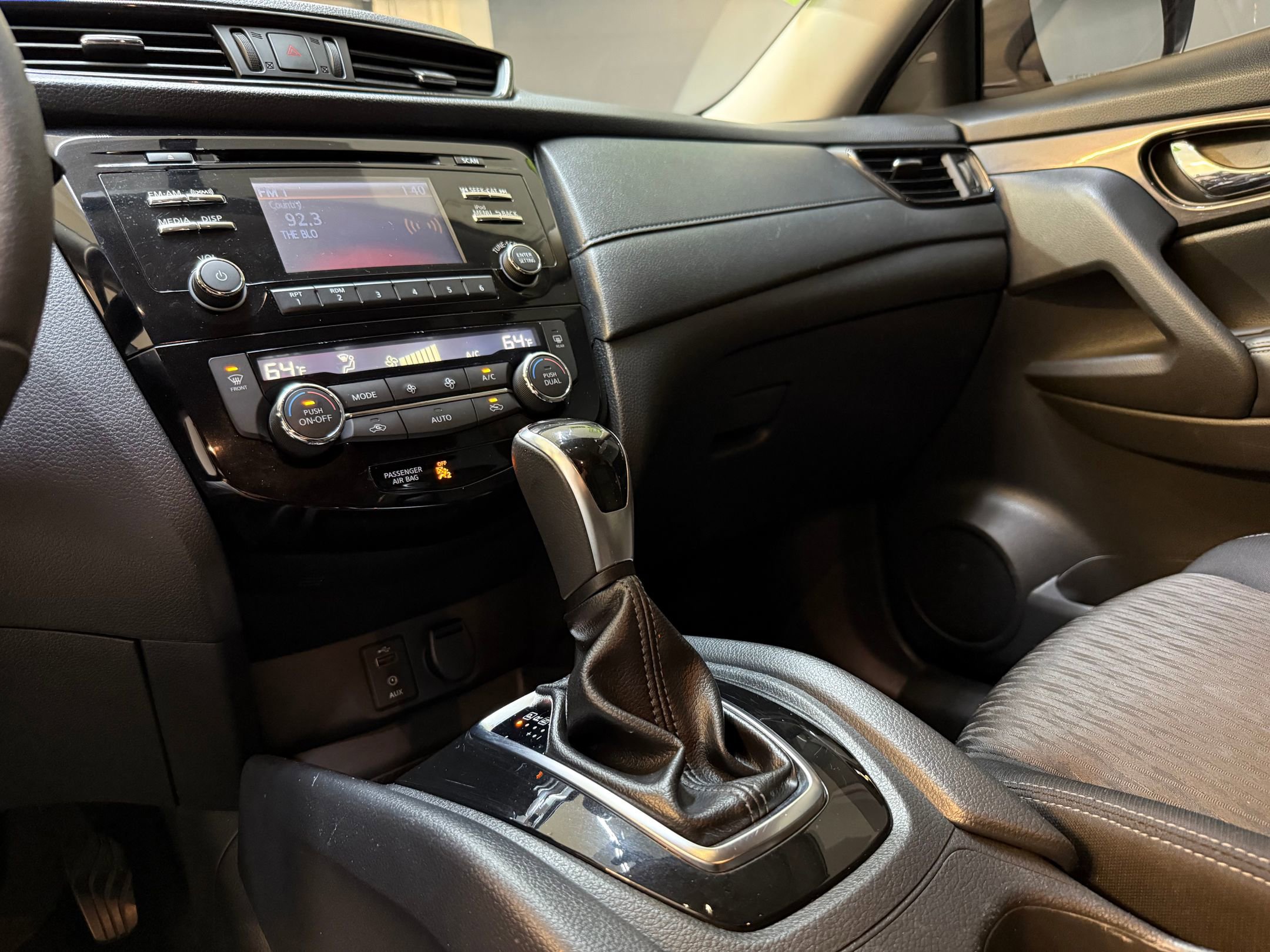 2017 Nissan Rogue SV photo 23