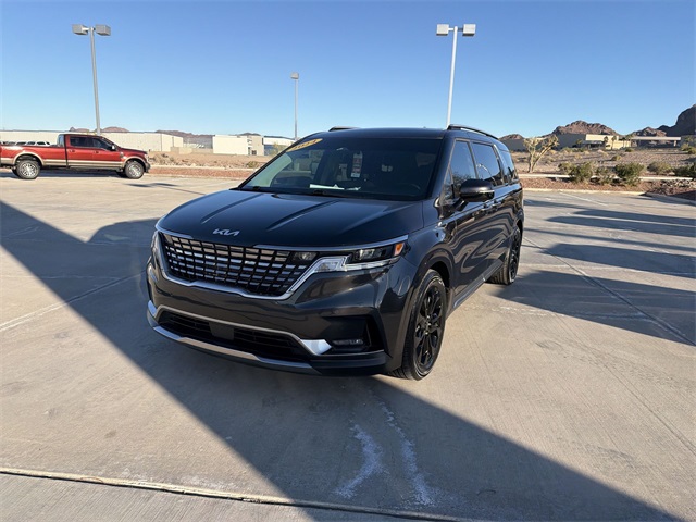 2024 Kia Carnival SX's photo